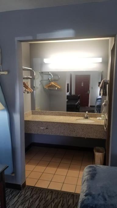 Hotel 2 Queen Beds Hotel Room 222 Wi-Fi Hot Tub Booking Stillwater Exterior foto
